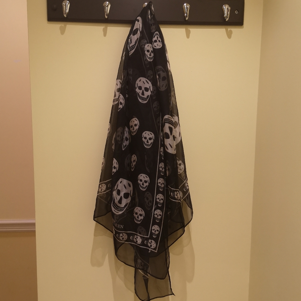 black and white skull Scarf